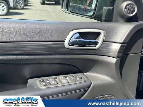 Used 2022 Jeep Grand Cherokee Laredo X AWD/4WD image 12
