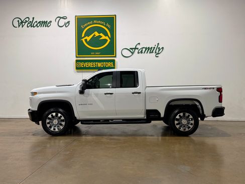 Used 2023 Chevrolet Silverado 2500 Custom w/ Custom Convenience Package image 5