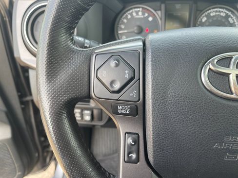 Used 2017 Toyota Tacoma TRD Sport image 25