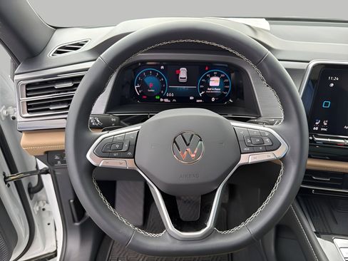 Used 2025 Volkswagen Atlas Cross Sport SE w/ Panoramic Sunroof Package image 12