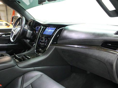 Used 2020 Cadillac Escalade ESV Platinum image 19
