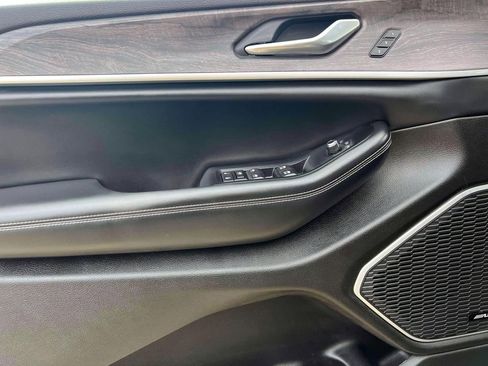 Used 2022 Jeep Grand Cherokee Limited 4xe image 12