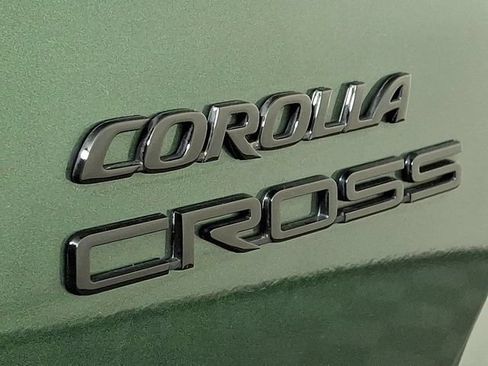 Used 2024 Toyota Corolla Cross XLE w/ Convenience Package AWD/4WD image 31