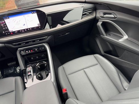 Used 2025 Audi Q5 Premium w/ Convenience Package image 15