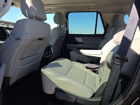 Used 2025 Ford Expedition Active image 4