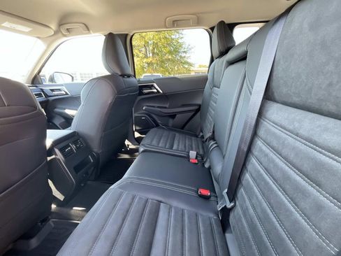 New 2026 Mitsubishi Outlander SE AWD/4WD image 12