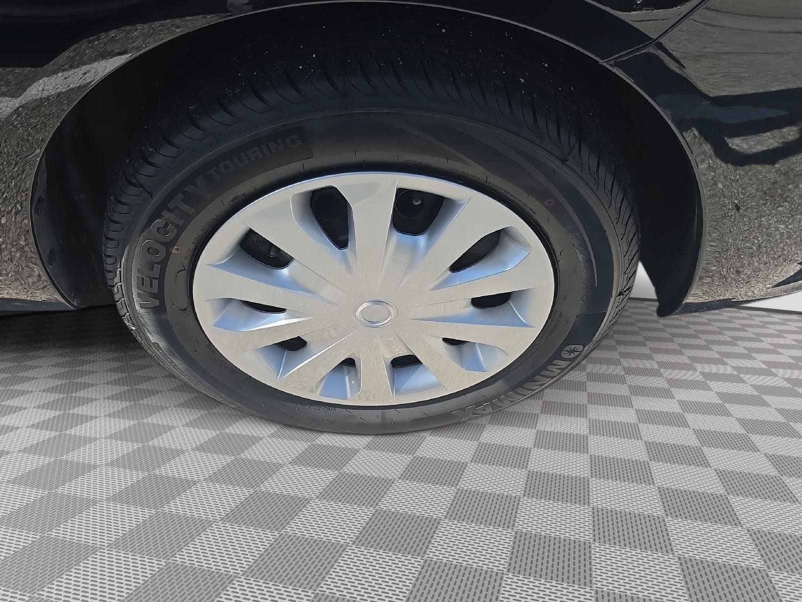 Used 2013 Nissan Versa S FWD image 21