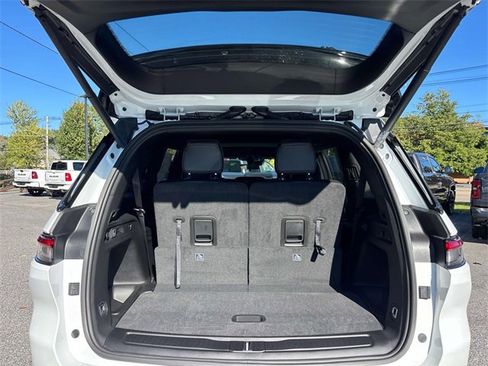 New 2025 Jeep Grand Cherokee L Altitude image 4