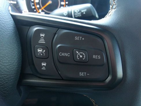 Used 2024 Jeep Gladiator Sport image 16