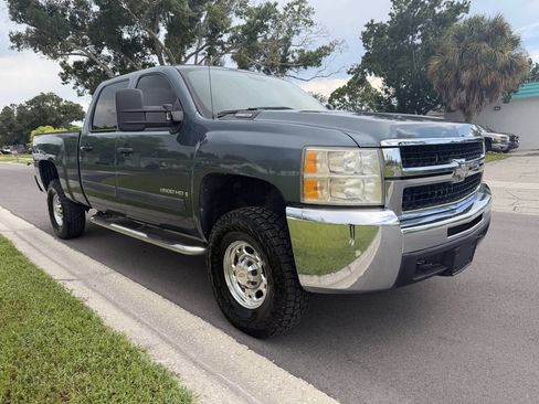 Used 2007 Chevrolet Silverado 2500 LT AWD/4WD image 2
