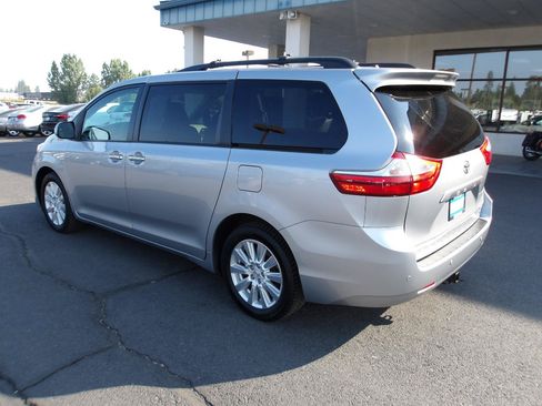 Used 2017 Toyota Sienna XLE w/ XLE Navigation Package AWD/4WD image 3