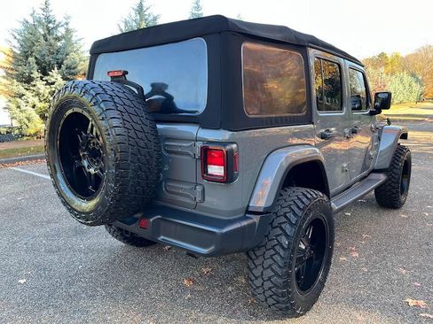 Used 2018 Jeep Wrangler Unlimited Sahara image 37