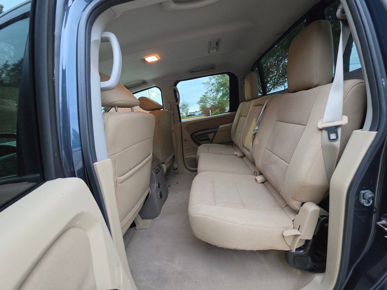 Used 2015 Nissan Titan SV RWD image 11
