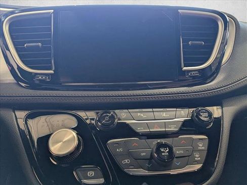 New 2026 Chrysler Pacifica Pinnacle image 11