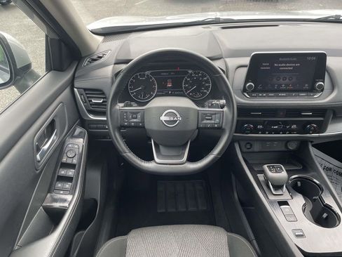 Used 2025 Nissan Rogue SV FWD image 14