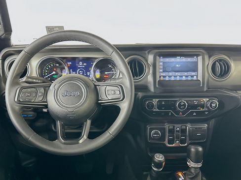 Used 2023 Jeep Wrangler Unlimited AWD/4WD image 17