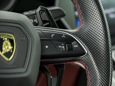Used 2019 Lamborghini Urus AWD/4WD image 22