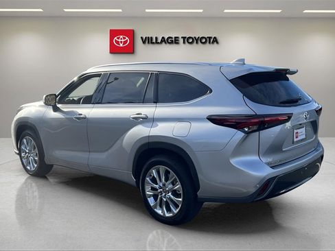 Certified 2025 Toyota Highlander Limited image 3