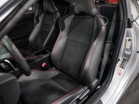 Used 2015 Subaru BRZ Limited w/ Popular Package #1A RWD image 3