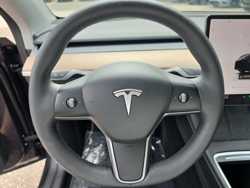 Used 2024 Tesla Model Y Long Range AWD/4WD image 26