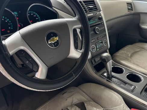 Used 2011 Chevrolet Traverse LT w/ Personal Connectivity Package FWD image 7