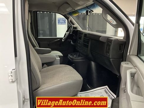 Used 2017 Chevrolet Express 2500 Extended RWD image 33