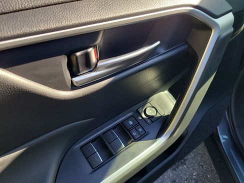 Used 2025 Toyota RAV4 XLE image 18