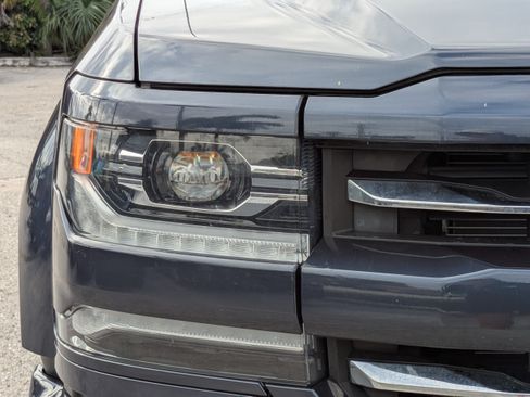 Used 2018 Chevrolet Silverado 1500 LTZ Z71 w/ Centennial Edition AWD/4WD image 7