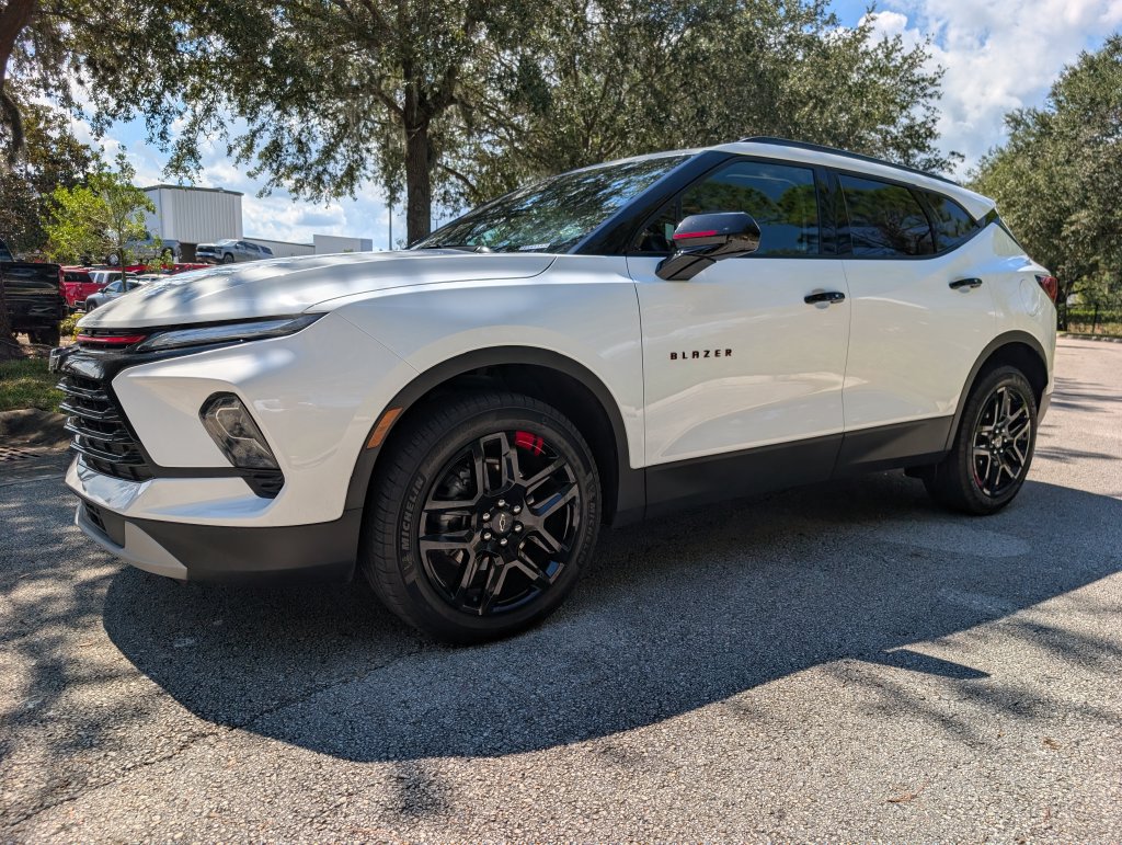 Used 2024 Chevrolet Blazer LT w/ Redline Edition FWD image 3