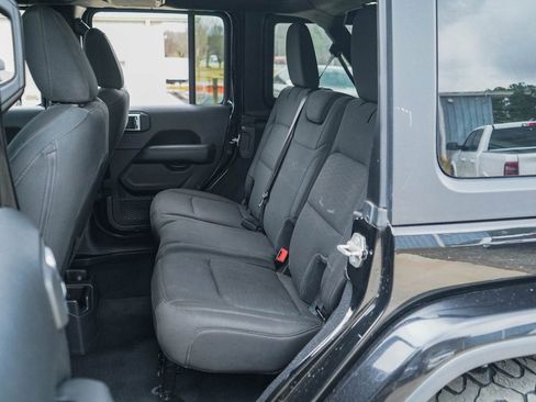 Used 2020 Jeep Wrangler Unlimited Sahara image 20