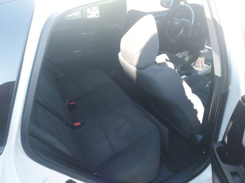 Used 2018 Toyota Corolla iM image 21