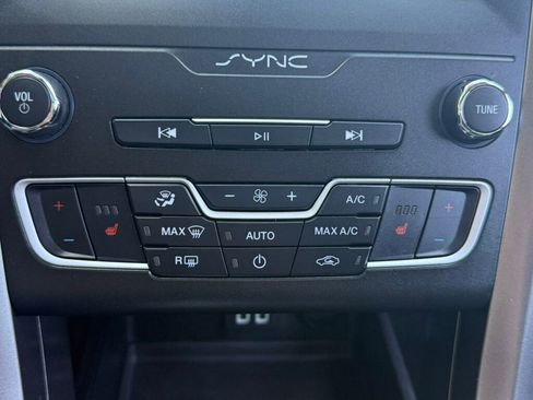 Used 2020 Ford Fusion SEL FWD image 34