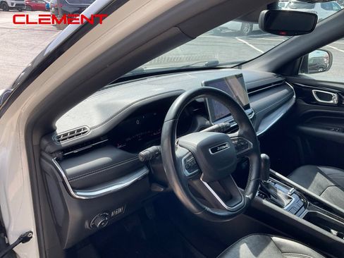 Used 2022 Jeep Compass High Altitude AWD/4WD image 38