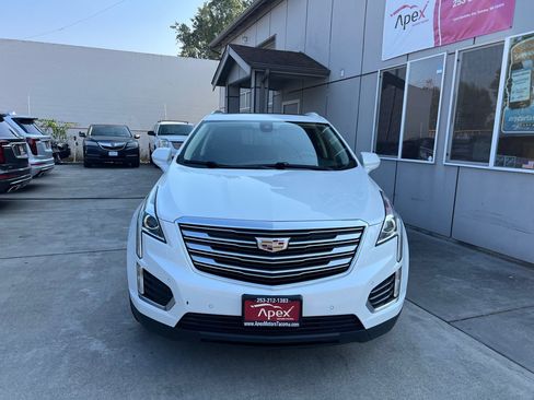 Used 2017 Cadillac XT5 Luxury w/ Driver Awareness Package AWD/4WD image 2