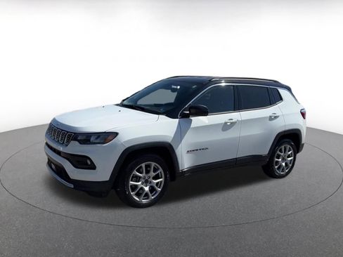 Used 2025 Jeep Compass Limited AWD/4WD image 8