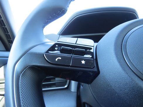 Used 2025 Hyundai Elantra Sport image 17