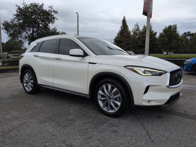 Used 2020 INFINITI QX50 Luxe w/ Navigation Package FWD image 3