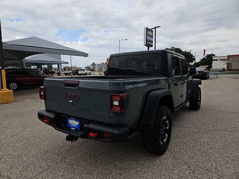 Used 2025 Jeep Gladiator Rubicon w/ Convenience Group AWD/4WD image 8