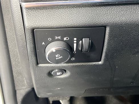 Used 2022 Jeep Grand Cherokee Limited image 10