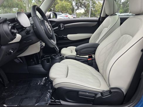 Used 2023 MINI Cooper 2-Door Hardtop w/ Signature Upholstery Package FWD image 10