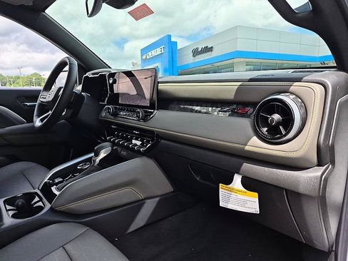New 2026 Chevrolet Colorado ZR2 w/ Technology Package AWD/4WD image 36