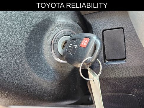 Used 2013 Toyota RAV4 LE AWD/4WD image 28