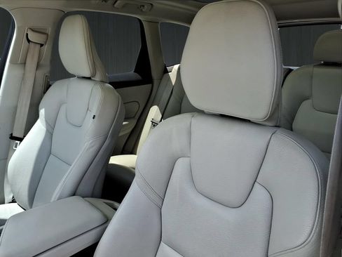 Used 2023 Volvo XC60 B5 Core FWD image 15