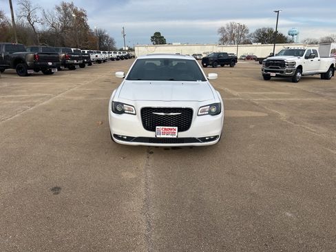 Used 2019 Chrysler 300 S image 6