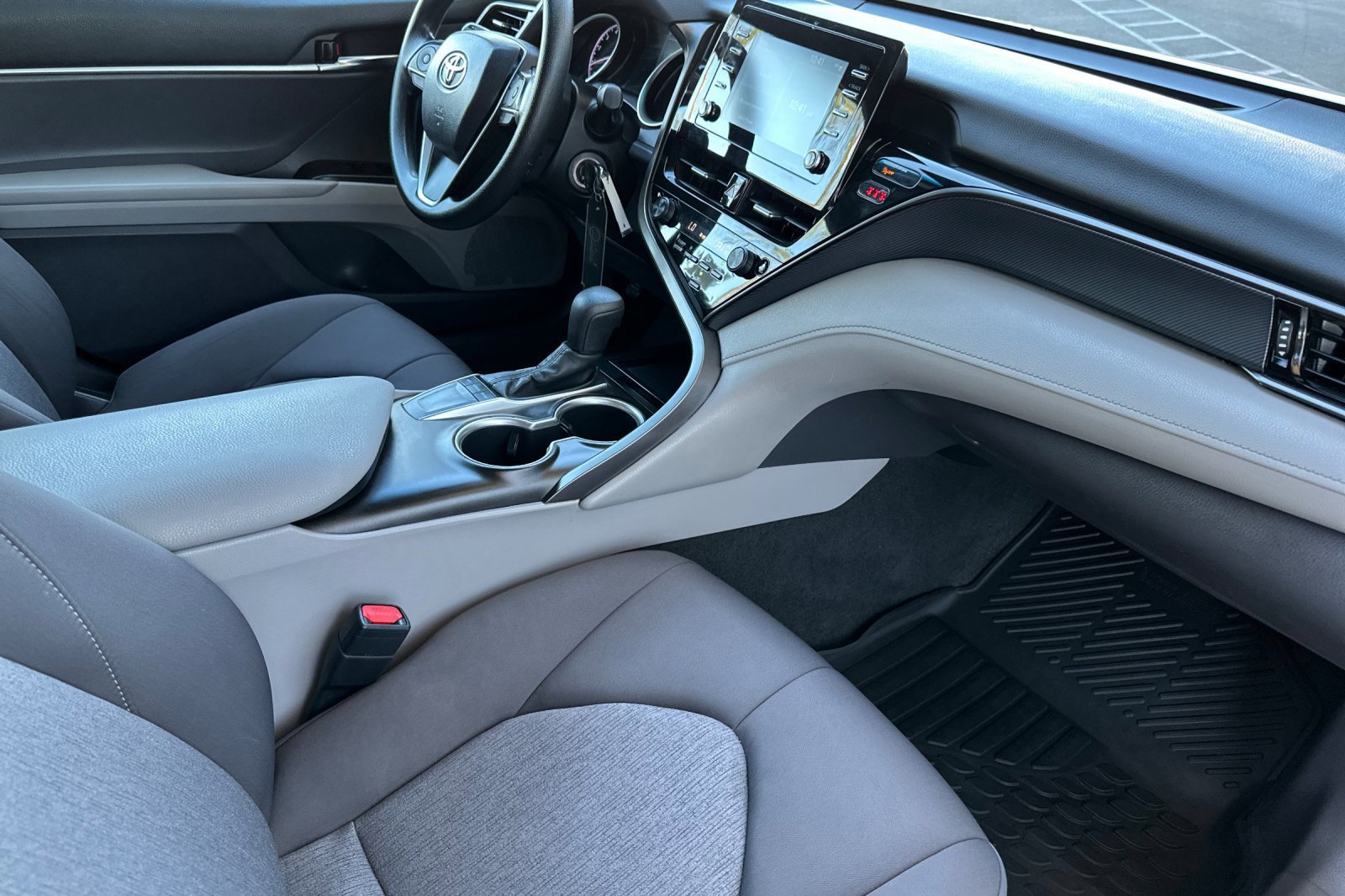 Used 2022 Toyota Camry LE FWD image 15