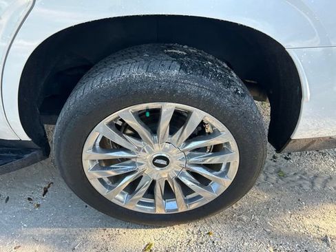 Used 2021 Cadillac Escalade Premium Luxury AWD/4WD image 21
