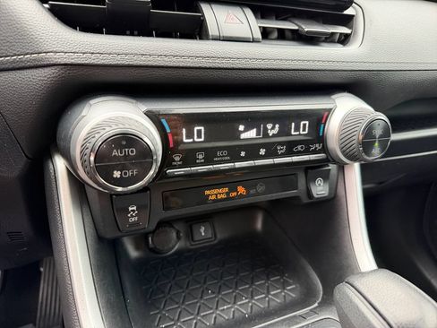 Used 2021 Toyota RAV4 XLE AWD/4WD image 23