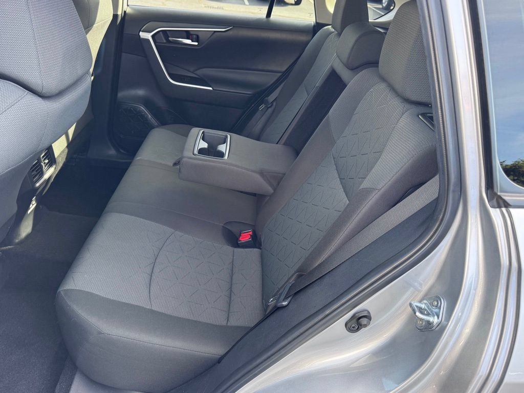 Used 2024 Toyota RAV4 XLE FWD image 27