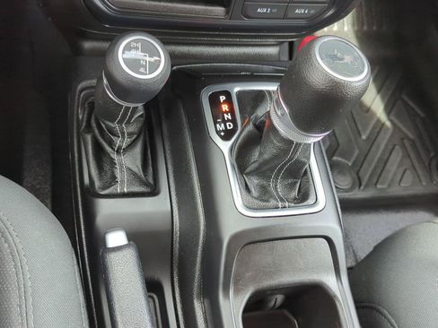 Used 2019 Jeep Wrangler Unlimited Sahara w/ Uconnect 4C Nav & Sound Group AWD/4WD image 28