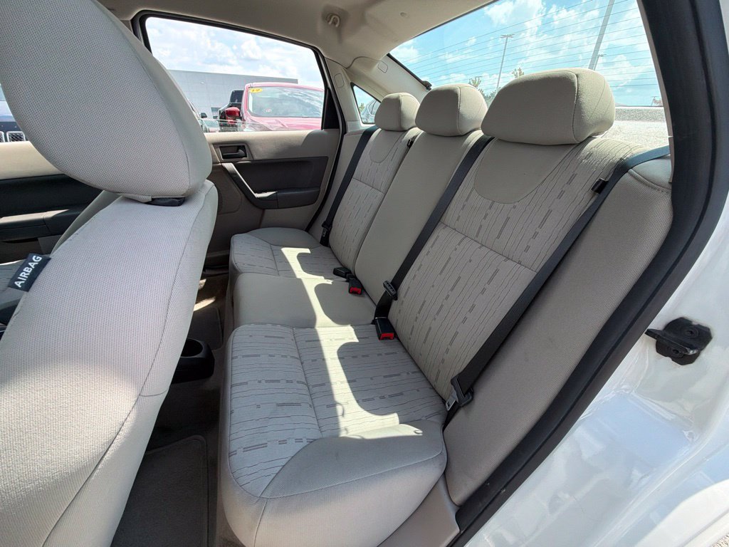 Used 2009 Ford Focus SE FWD image 11